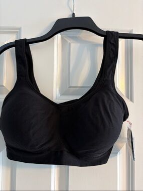 Wireless Black Sports Bra for Everyday Support - Women Intimates